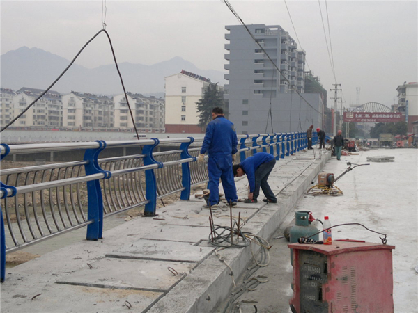 丰满不锈钢复合管护栏常见问题及解决方案